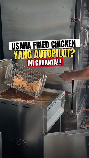BISNIS FRIED CHICKEN JALAN, OWNER JALAN-JALAN ✈️ Mimpi semua pengusaha kuliner, kan? Tapi kok masih ""terpenjara"" di dapur sendiri? 🤔 Alasannya satu: TAKUT RASA BERUBAH KALAU GANTI KARYAWAN. Solusinya bukan ""Masak Sendiri"", tapi SOP & VARIABLE CONTROL! 🧪 Di Private Class Revon, kami bongkar rahasianya: ✅ Gramasi (Berat): Takaran bumbu presisi, bukan pake feeling. ✅ Suhu (Heat): Pakai Deep Fryer Thermocontrol, bukan kira-kira. ✅ Timer (Waktu): Matang sempurna & konsisten. Kalau 3 data ini di