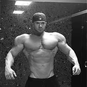 Mac Robinson flexing