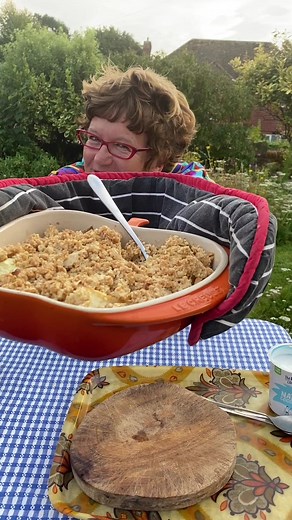 Make a Delicious Crumble for Your Friend!