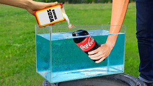 Experiment: Coca Cola and Baking Soda Under Water