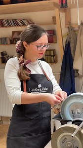 Sharpening the blade in order to work on the violin later. 🎻 #violin #violinmaker #geige #luthier #wood #woodworking #craft #shapening #geigenbauer | Jessica.violins