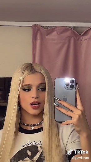 Mirror Selfie Tips for Stylish Portraits