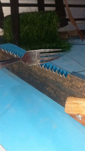 SHARPEN YOUR SAW WITHOUT A FILE (Yes, It's Possible!) 🔧 #DIYLife"