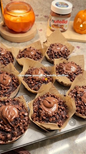 double chocolate pumpkin nutella stuffed muffins 🤎🎃 #chocolate #pumpkin #nutella #recipe #baking