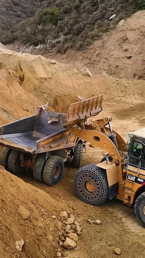 . 💥 Caterpillar 990K Extreme Loading Power - Fast Cycles, Massive Bucket! 🚜