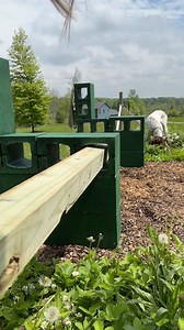 883K views · 10K reactions | Easy outdoor project that anyone can do! (Diy garden/patio decor) we made a #garden bench out of 2 things! this easy #diy comes together so quickly with cinderblocks and wood! | Leon & LaCongo | Facebook