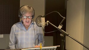Watch New York Times bestselling author Dave Barry record an excerpt from the audiobook edition of his latest novel SWAMP STORY, a Florida caper filled with snakes, alligators, melon monsters & plenty of laughs! Get your copy here: https://bit.ly/3HiLJtW. CC: SimonBooks | Simon & Schuster Audio | Facebook