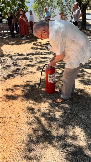 🔥🧯 Hands-On Fire Extinguisher Training with U3A Beechworth! 🧯🔥 Yesterday we had a fantastic time with the legends from U3A Beechworth as part of their induction for the new year — and what better way to kick things off than learning how to put out a fire! There were plenty of laughs, fire stories, and most importantly, everyone walked away feeling more confident about how and when to use a fire extinguisher. (No firefighters were accidentally sprayed in the process… we call that a win 😄) A 