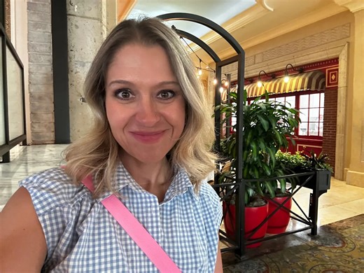 I visited the Cake Boss' restaurant in Las Vegas. My $80 meal tasted like it was cooked by an Italian grandma.