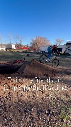 I know it doesn’t look that good but it’s my first time ever on a dirt jumper. #fyp #viralshort #bmx
