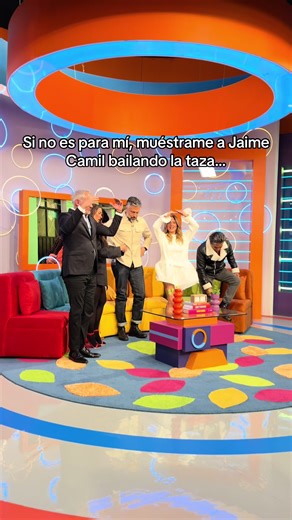 Jaime Camil bailando la taza en Programa Hoy
