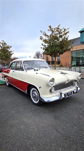 Road Club Events on Instagram: "Simca Vedette Régence, le prestige à la Française des années 50 Chrome brillant, lignes américaines et allure royale, son moteur V8 chante comme une époque où l’élégance était une évidence. Une vraie star d’un autre temps, entre luxe et caractère. #simca #vedette #car #auto #automobile"