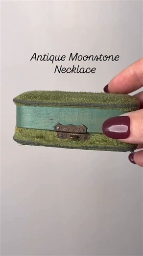 Vintage & Antique Jewelry on Instagram: "Moonlight you can wear. 🌙 This antique moonstone fringe necklace dances with every step—soft glow, old soul. . . #moonstonenecklace #moonstonejewelry #antiquejewelry #antiquejewellery #necklacelover #neckcandy #antiquenecklace"