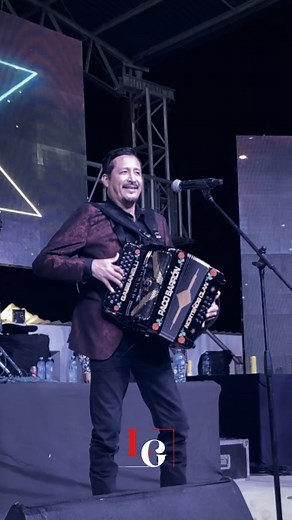 #solounavezsepuedeamar #pacobarronysusnorteñosclan #cancionesparadedicar #recuerdaestomuybien #solounavez
