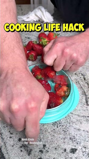 Strawberries vs shredder #lifehack #satisfying #strawberry