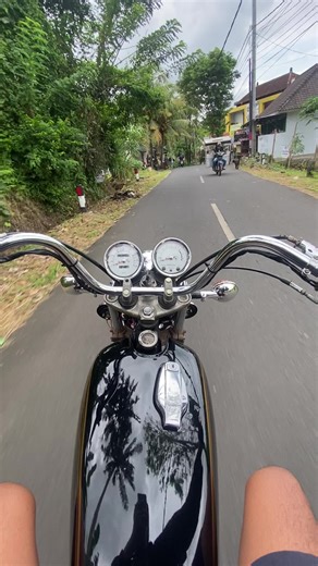 Yamaha SR 400: The Classic Chopper Experience