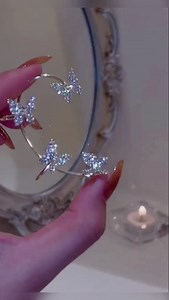 178K views · 20K reactions | Shine like a diamond~Glitter even in ordinary days！ ⚡Free shipping，NOW $32.57： https://bit.ly/40CeMjS ⚡More shining earrings： https://bit.ly/3RC2LH4 #fashion #shining #earrings #Rihanna #diamond #LiftMeUp #SuperBowl | DHgate | Facebook