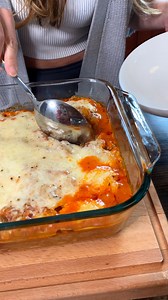 Easiest dump & bake pasta dinner you'll love 😋 Simple ingerdients and a snap to make, sure to be a hit with the whole fam so yummy! | Randy & Mandy