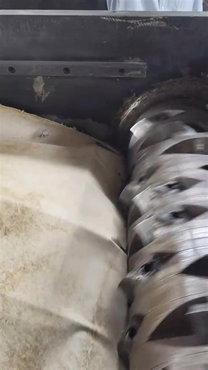 The pulverizing effect is fast and good#shredder#plasticshredder#woodshredder#tireshredder