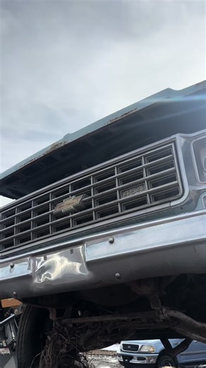 Smashing a big block Chevy pickup! #chevrolet #c10 #bigblock #bbc #junkyard