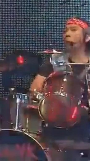 Slank live concert..#slankindonesia #slank #music #vespasian #slankstory #lyrics #potlot