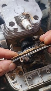 85K views · 716 reactions | Ce avem noi aici? #spart #stricat #defect #drujba #motor #2timpi #2strokes #mechanic #mecanic | Bogdan Stefan | Facebook