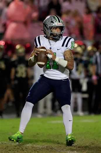 Fleming Island, Beachside face off in FHSAA football playoff chase