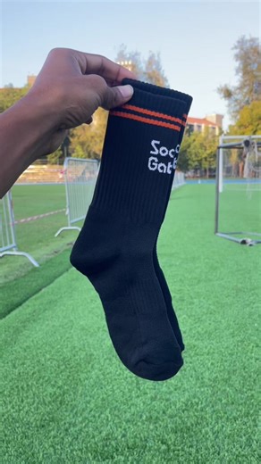 ถุงเท้าฟุตบอลครึ่งแข้งสุดคลาสสิคสำหรับคุณ