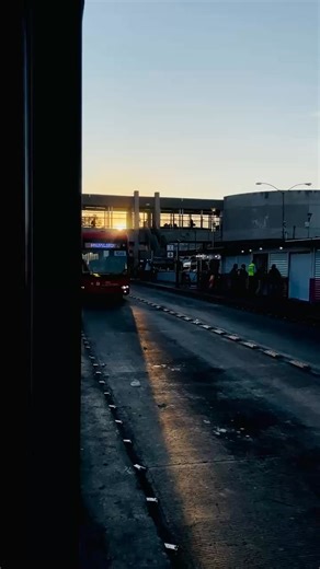 ¡Buenos días alegríaaaaaa! 🎶 Conoce los horarios de las diferentes rutas de #Línea4, te ayudará a planear mejor tu trayecto. 🚌 https://www.metrobus.cdmx.gob.mx/mapas-de-sistema/mapa-linea-4 | Metrobús