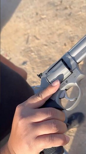 .357 one handed shooting vs two handed #Shooting #firearmstraining