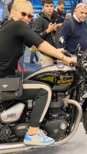 The Triumph Bobber at the Motor Show 🔥🏍️ | Timeless Style, Pure Emotion