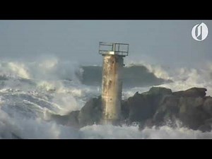 Rough waves on the Oregon coast