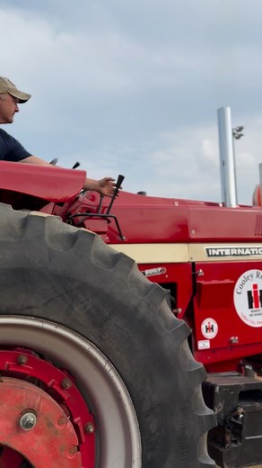 33K views · 579 reactions | IH 766 weighing in!! #stock #tractorpulling | Farm Stock Tractor Pullers | Facebook