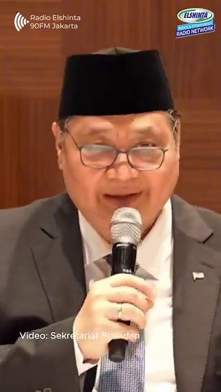 Pemerintah resmi memberlakukan kebijakan Work From Home (WFH) satu hari setiap pekan bagi aparatur sipil negara (ASN). Skema tersebut dijadwalkan berlangsung setiap hari Jumat.Menteri Koordinator Bidang Perekonomian, Airlangga Hartarto, menjelaskan kebijakan ini akan diterapkan di instansi pemerintah pusat maupun daerah. Pernyataan itu disampaikan dalam konferensi pers virtual pada Selasa (31/3/2026).Kebijakan WFH satu hari per pekan ini merupakan bagian dari upaya pemerintah menekan konsumsi BB