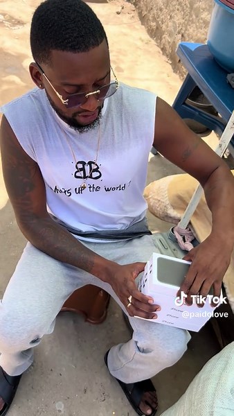 Se mimar com um IPHONE nunca foi tão fácil e tão barato assim 🤭! Por tanto, não perca mais tempo 🏃🏾‍♂️🏃🏾‍♀️ e vem ja se mimar 😊. SEMI-NOVO (AINDA NA CAIXA): IPHONE 11 NORMAL DE 128GB COM A BATERIA 🔋 82/91/99% - 255KZ IPHONE 11 NORMAL DE 128GB COM A BATERIA 100% - 265.000KZ Faça a sua encomenda: ⚫️ TEL: 928758619 🟢 WHATSAPP: 928758619 #paidolove #tiktok_angola #iphone #mundo #viral