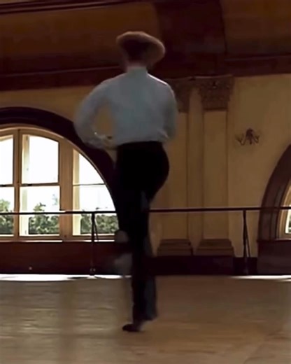 168K views · 6.1K reactions | Mikhail Baryshnikov performing 11 pirouettes in the movie "White Nights" (1985) 朗冀 | Ballerina de Tutu | Facebook