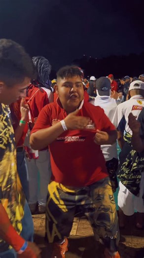 Fluxos Records on Instagram: "Começar o Sarra Sarra 🕺🏽🔥"