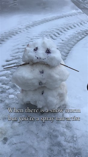 Because even the snowman deserve a tan⛄️🤎 #spraytan #snow #snowstorm #spraytanartist #northcarolina