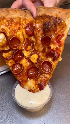 Hot honey dip pizza 🍕 #pizza #trending #fastfood #popular #shorts #viral #fyp #streetfood #recipe