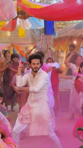 Colors, chaos, and endless energy! ✨✨ BTS from our Holi dance sequence on #JagritiEkNayiSubah—get ready for a splash of drama and celebration! ❤️‍🔥🎭 Keep watching Jagriti - ek nahi subah on Zee Tv , everyday @8:30 pm.! #HoliVibes #BehindTheScenes #bts #sagarparekh #bollywood #holi #holidance #holicelebration #zeetv #dance | Sagar parekh