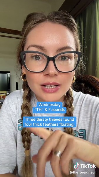 One tongue twister a day keeps the accent away 😂 Practice English pronunciation by saying these tongue twisters quickly! 🗣️ #Englishteacher #english #learnenglish #englishspeaking #englishlesson #pronunciation #accent #esl #efl #englishasasecondlanguage #tonguetwister