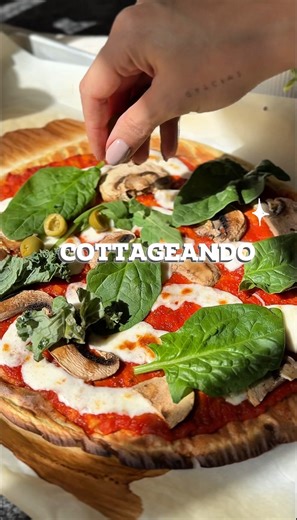 415K views · 8.9K reactions | Cotaggeando 燎 Cap 1: Pizza Bienvenidos a esta mini serie de las mejores recetas con queso cotagge Ingredientes 1 taza queso cotagge 1 taza harina de almendra 2 huevos 1/2 cda polvitos mágicos (ajo y cebolla en polvo) 1 cdita orégano 1 cdita pimienta 1 cdita sal Base de salsa de tomate Vegetales favoritos . . . #casanovacooks #chefsnacasanova #pizza #quesocotagge | Ana Casanova | Facebook