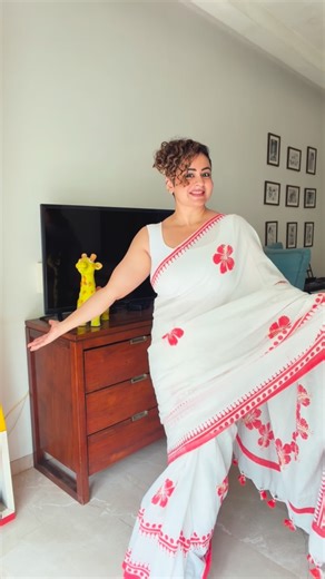 Mitali Jakatdar | Marathi Saree Storyteller| Mumbai on Instagram: "The red and white sari or the white and red sari is called as a Lal Paar saree, which is generally used for weddings across all of North East, but this is also the colour of Christmas and hence I styled this particular saree in a modern way so that everyone can now dress up in the sari, even for a Christmas or New Year! . . . [Saari styling, Christmas, Saree styling, saree love, Saree, for all occasions, Saree lover, Saree story,