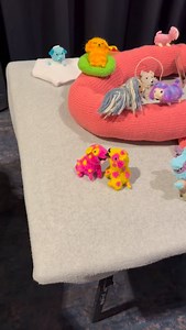 Short dogs, long dogs, and one very very very long dog await you at Vogue Knitting Live in NYC—and today (Sunday 2/1) is the final day to come see them in person! The dogs (and so much more) can be found on the 5th floor of the Marriott Marquis in Times Square. See @vogueknittingonline for full details 🐾 | Mochimochi Land