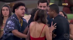 388K views · 4.8K reactions | e o dia que a leidy levou uma chamada no AO VIVO só por ter jogado as roupas do davi na piscina, jurokkkk sdds desse bbb | João Reis | Facebook