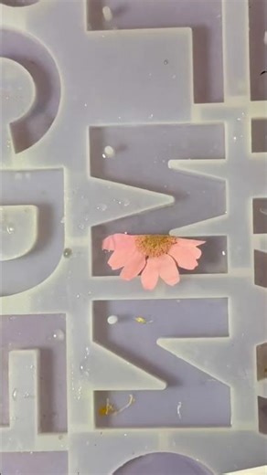Resin Key Chain | Letter Epoxy Art| Resin for Beginners #resinart #resin #shorts #ytshorts #diy