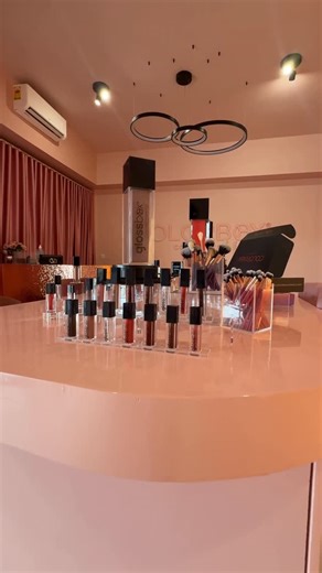 Colorbox Cosmetics®️ on Instagram: "The 𝙉𝙚𝙬 Colorbox 𝗦𝗵𝗼𝘄𝗿𝗼𝗼𝗺 has been officially OPEN for just 5 days 😍… & oh my goodness 🥹 𝗧𝗵𝗲 𝗟𝗢𝗩𝗘 that you guys have 𝙖𝙡𝙧𝙚𝙖𝙙𝙮 shown us is so Beautifullllll ❤️ The compliments, the feedback… and wow 𝗧𝗵𝗲 𝗣𝘂𝗿𝗰𝗵𝗮𝘀𝗲𝘀 & 𝗢𝗿𝗱𝗲𝗿𝘀!!! 😮😮😮 We are so grateful & can’t wait to see so many of you start your beauty journey or love doing makeup again 😘 𝗜𝘁𝘀 𝗨𝗣 𝗧𝗢 𝟰𝟬% 𝗢𝗙𝗙 all brushes + 𝗕𝘂𝘆 𝟭 𝗚𝗲𝘁 𝟭 𝗙𝗿𝗲𝗲 on Glo