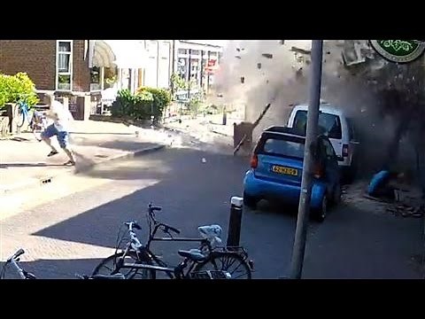 CCTV Captures Dramatic Crane Crash