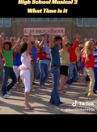 High School Musical 2 - What Time is it #highschoolmusical2 #disneychannel #zacefron #vanessahudgens #fyp