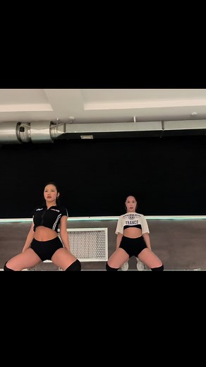 W//@guacamlly 🤎 Inst//aigeraax #snd #dance #fyp #choreography #girls #cupcut